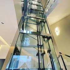 أنواع المصاعد الحديثة وفوائدها في المباني السكنية والتجارية